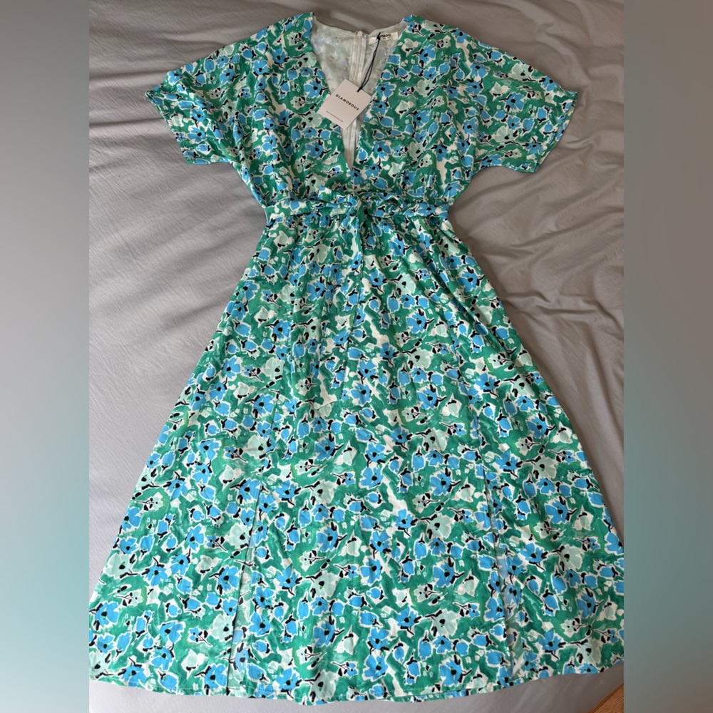 BRAND NEW Glamorous V-Neck Midi Dress